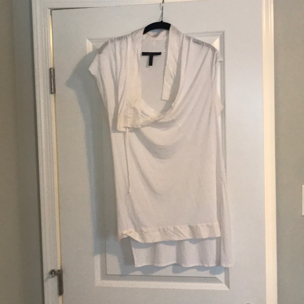 Unique hi/low white bcbg top.